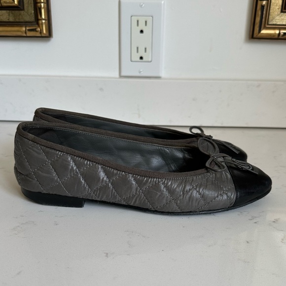 Chanel Grey Quilted Ballet Flats with Black Cap Toe - 36.5 - Picture 6 of 10